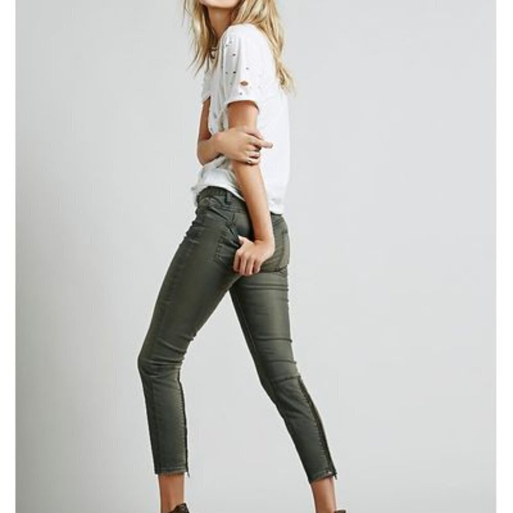 Free People green sueded sateen zipper back skinny jeans, 00/24